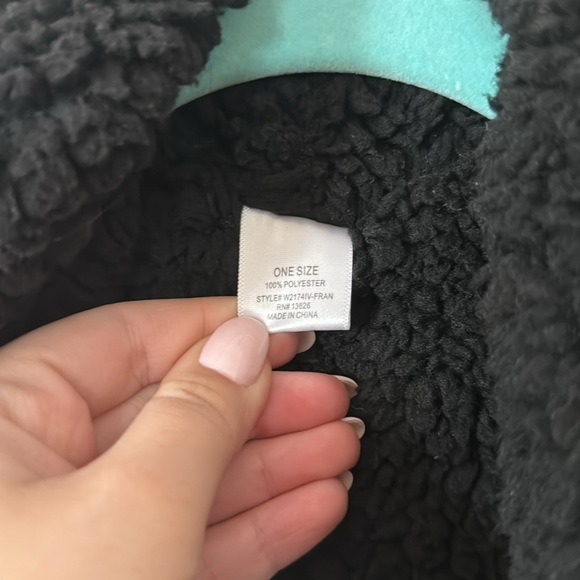 Open front Buffalo check & Sherpa sweater vest. Super cozy! - Picture 2 of 2